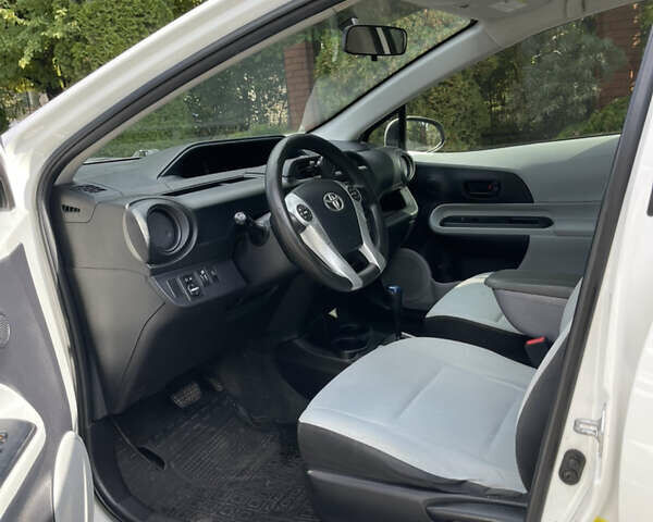 Білий Тойота Пріус, об'ємом двигуна 1.5 л та пробігом 181 тис. км за 8799 $, фото 15 на Automoto.ua