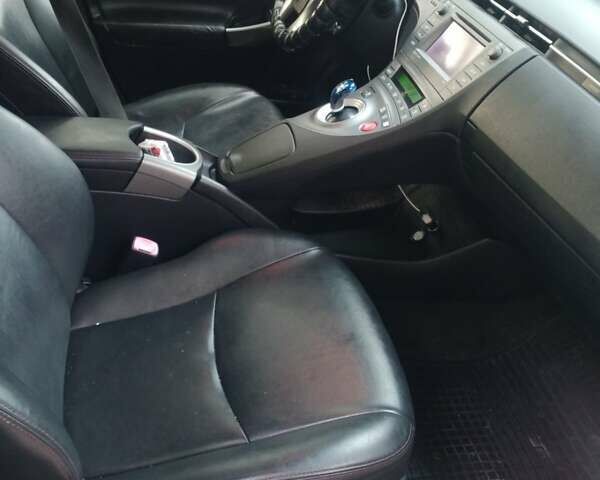 Белый Тойота Приус, объемом двигателя 1.8 л и пробегом 320 тыс. км за 9500 $, фото 2 на Automoto.ua