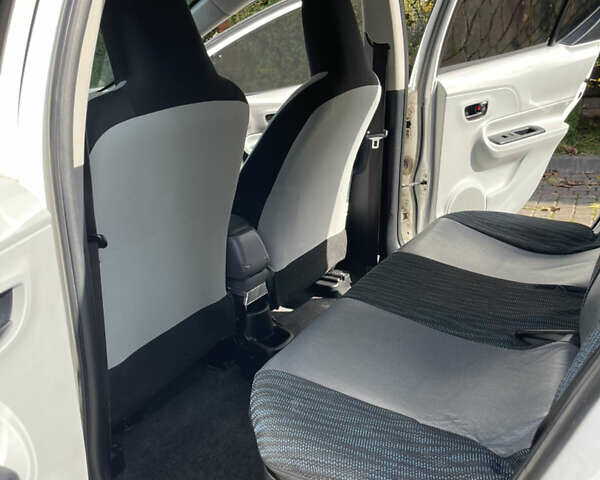 Білий Тойота Пріус, об'ємом двигуна 1.5 л та пробігом 181 тис. км за 9299 $, фото 26 на Automoto.ua