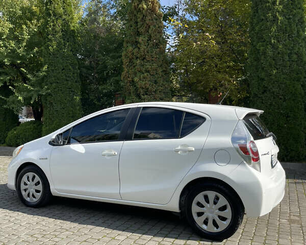 Білий Тойота Пріус, об'ємом двигуна 1.5 л та пробігом 181 тис. км за 9499 $, фото 8 на Automoto.ua