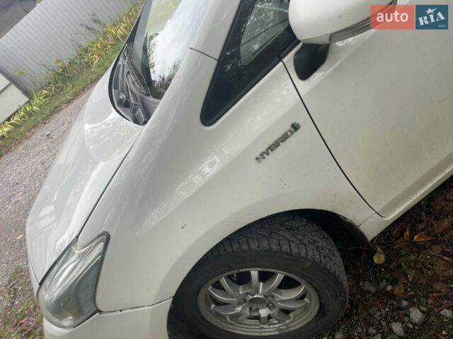Білий Тойота Пріус, об'ємом двигуна 1.8 л та пробігом 477 тис. км за 11500 $, фото 3 на Automoto.ua