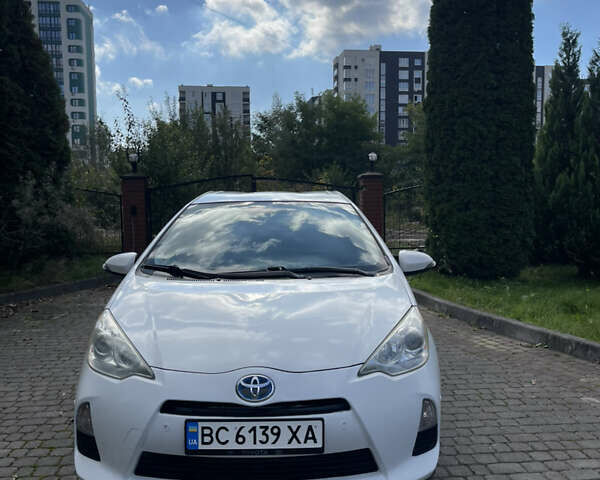 Білий Тойота Пріус, об'ємом двигуна 1.5 л та пробігом 181 тис. км за 9499 $, фото 2 на Automoto.ua