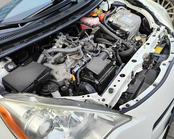 Белый Тойота Приус, объемом двигателя 1.5 л и пробегом 115 тыс. км за 9600 $, фото 26 на Automoto.ua