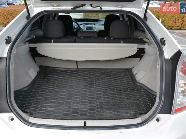 Белый Тойота Приус, объемом двигателя 1.8 л и пробегом 281 тыс. км за 9999 $, фото 33 на Automoto.ua