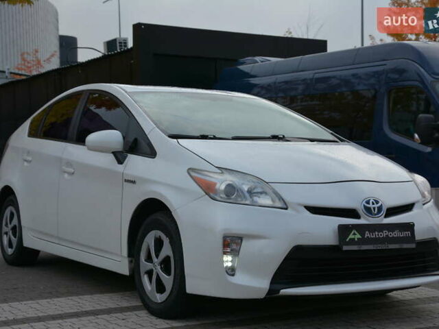 Белый Тойота Приус, объемом двигателя 1.8 л и пробегом 281 тыс. км за 9999 $, фото 4 на Automoto.ua