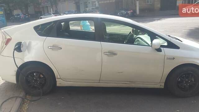 Белый Тойота Приус, объемом двигателя 1.8 л и пробегом 468 тыс. км за 8500 $, фото 7 на Automoto.ua