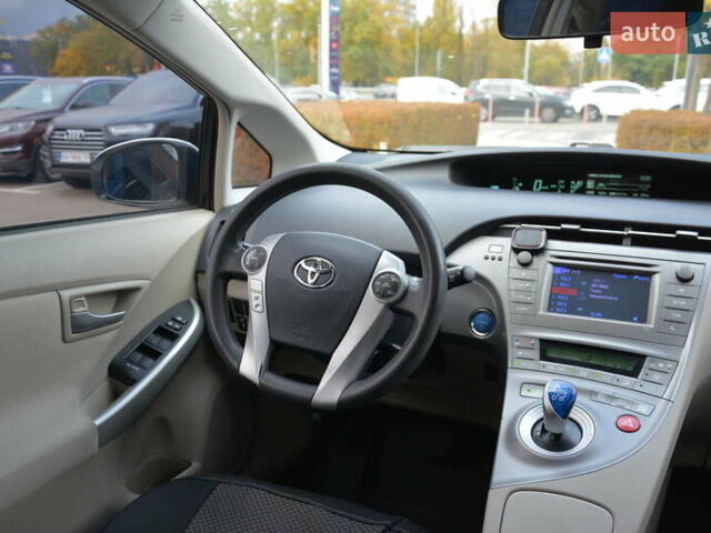 Белый Тойота Приус, объемом двигателя 1.8 л и пробегом 281 тыс. км за 9999 $, фото 25 на Automoto.ua