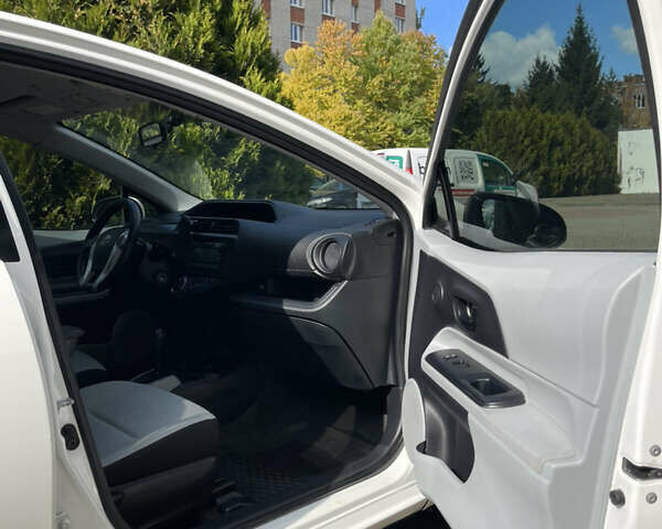 Білий Тойота Пріус, об'ємом двигуна 1.5 л та пробігом 181 тис. км за 9499 $, фото 21 на Automoto.ua