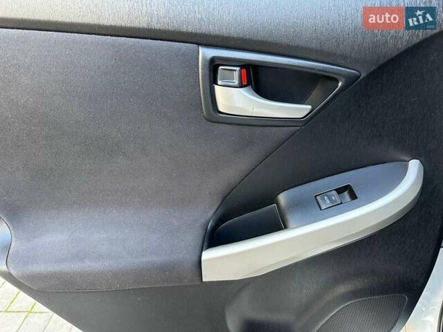 Белый Тойота Приус, объемом двигателя 1.8 л и пробегом 269 тыс. км за 10790 $, фото 10 на Automoto.ua