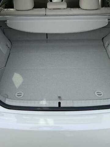 Белый Тойота Приус, объемом двигателя 1.8 л и пробегом 175 тыс. км за 11700 $, фото 2 на Automoto.ua