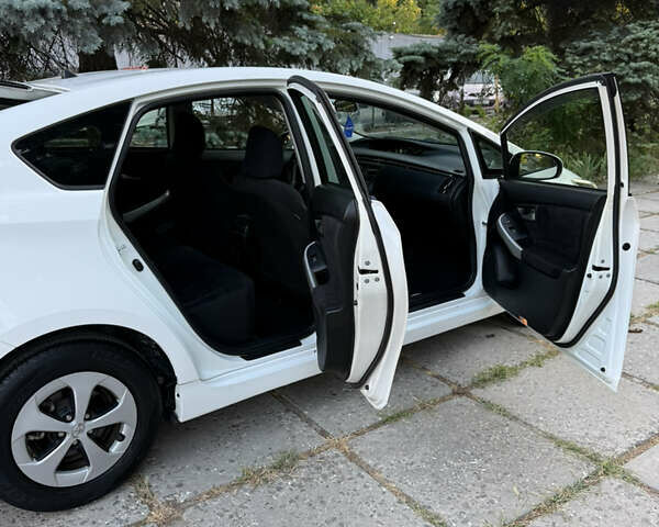 Білий Тойота Пріус, об'ємом двигуна 1.8 л та пробігом 117 тис. км за 13200 $, фото 35 на Automoto.ua