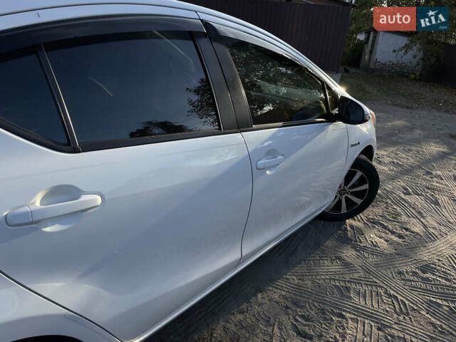 Білий Тойота Пріус, об'ємом двигуна 1.5 л та пробігом 98 тис. км за 8500 $, фото 1 на Automoto.ua
