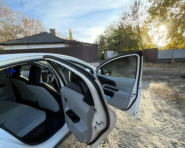 Білий Тойота Пріус, об'ємом двигуна 1.5 л та пробігом 98 тис. км за 8500 $, фото 12 на Automoto.ua