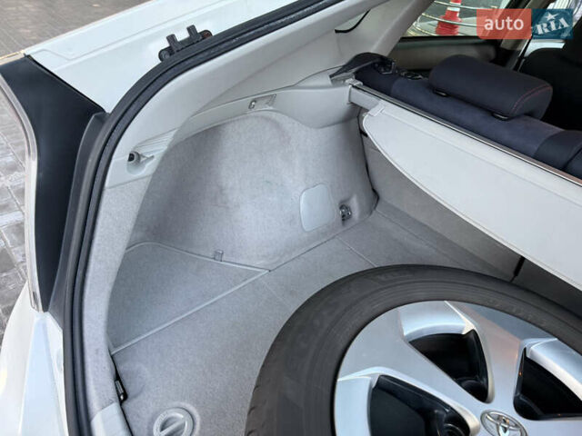 Тойота Приус 2014 в Одессе на Automoto.ua Белый Тойота Приус, объемом двигателя 1.8 л и пробегом 159 тыс. км за 13000 $, фото 18 на Automoto.ua