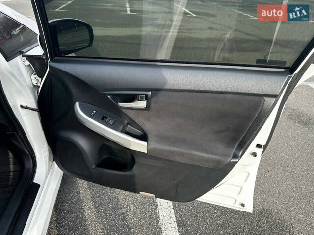 Белый Тойота Приус, объемом двигателя 1.8 л и пробегом 137 тыс. км за 13200 $, фото 13 на Automoto.ua