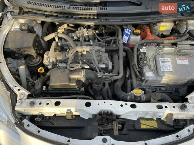 Білий Тойота Пріус, об'ємом двигуна 1.5 л та пробігом 98 тис. км за 8500 $, фото 11 на Automoto.ua