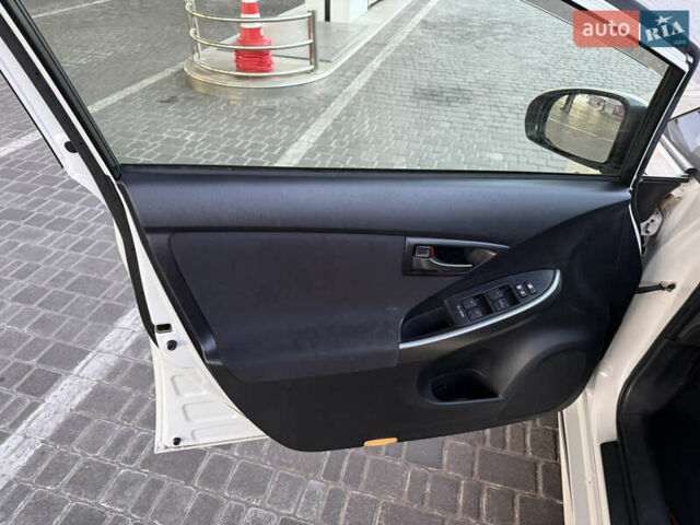 Тойота Приус 2014 в Одессе на Automoto.ua Белый Тойота Приус, объемом двигателя 1.8 л и пробегом 159 тыс. км за 13000 $, фото 10 на Automoto.ua