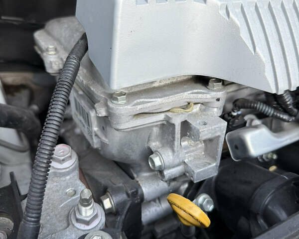 Білий Тойота Пріус, об'ємом двигуна 1.8 л та пробігом 117 тис. км за 13200 $, фото 70 на Automoto.ua