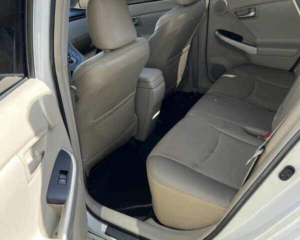 Белый Тойота Приус, объемом двигателя 1.8 л и пробегом 125 тыс. км за 12300 $, фото 3 на Automoto.ua