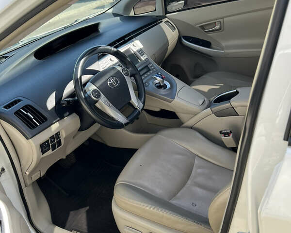 Белый Тойота Приус, объемом двигателя 1.8 л и пробегом 125 тыс. км за 12300 $, фото 11 на Automoto.ua