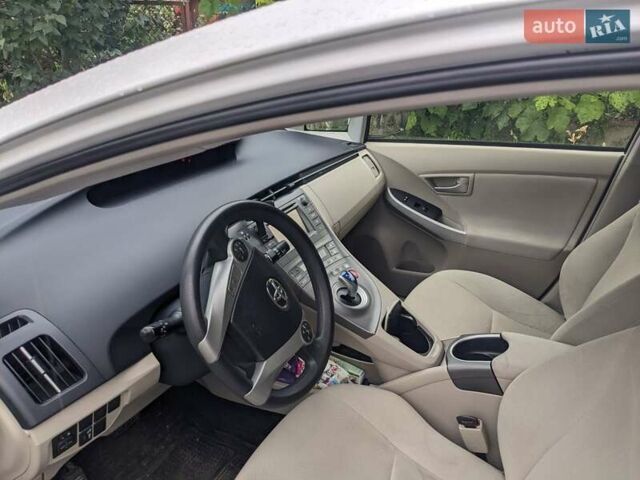 Белый Тойота Приус, объемом двигателя 1.8 л и пробегом 179 тыс. км за 12500 $, фото 4 на Automoto.ua