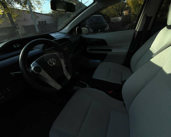 Білий Тойота Пріус, об'ємом двигуна 1.5 л та пробігом 98 тис. км за 8500 $, фото 3 на Automoto.ua