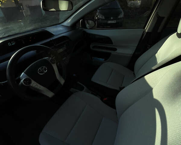 Білий Тойота Пріус, об'ємом двигуна 1.5 л та пробігом 98 тис. км за 8500 $, фото 4 на Automoto.ua