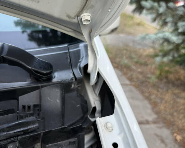 Білий Тойота Пріус, об'ємом двигуна 1.8 л та пробігом 117 тис. км за 13200 $, фото 73 на Automoto.ua