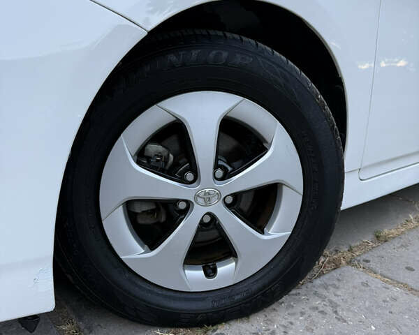 Білий Тойота Пріус, об'ємом двигуна 1.8 л та пробігом 117 тис. км за 13200 $, фото 7 на Automoto.ua