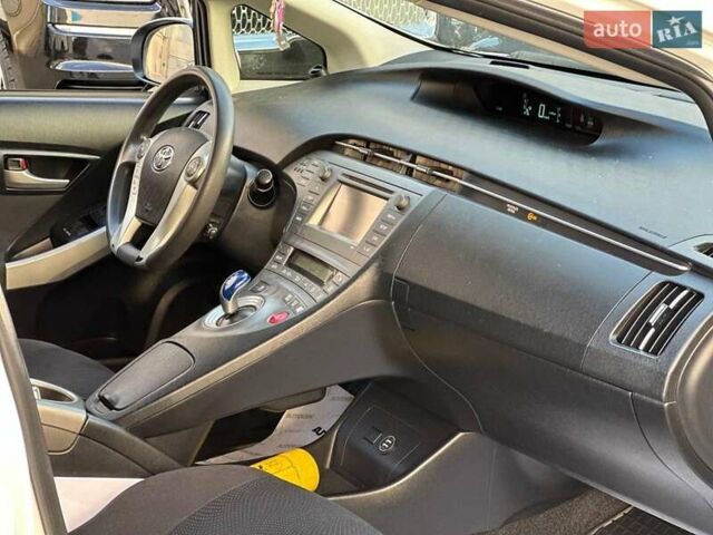 Белый Тойота Приус, объемом двигателя 1.8 л и пробегом 269 тыс. км за 10790 $, фото 13 на Automoto.ua