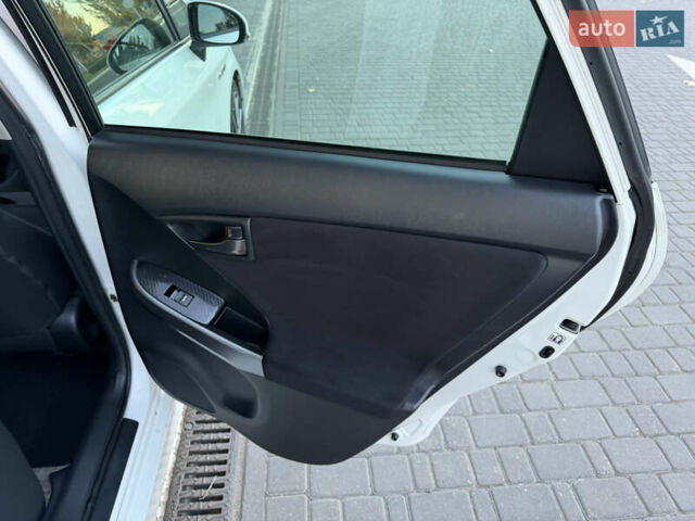 Тойота Приус 2014 в Одессе на Automoto.ua Белый Тойота Приус, объемом двигателя 1.8 л и пробегом 159 тыс. км за 13000 $, фото 20 на Automoto.ua