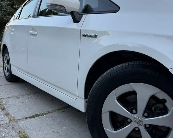 Білий Тойота Пріус, об'ємом двигуна 1.8 л та пробігом 117 тис. км за 13200 $, фото 20 на Automoto.ua