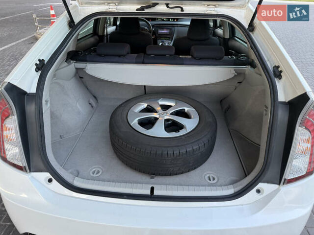 Тойота Приус 2014 в Одессе на Automoto.ua Белый Тойота Приус, объемом двигателя 1.8 л и пробегом 159 тыс. км за 13000 $, фото 17 на Automoto.ua