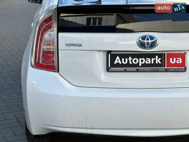 Белый Тойота Приус, объемом двигателя 1.8 л и пробегом 269 тыс. км за 10790 $, фото 7 на Automoto.ua