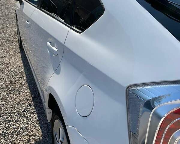 Белый Тойота Приус, объемом двигателя 1.8 л и пробегом 270 тыс. км за 10700 $, фото 4 на Automoto.ua