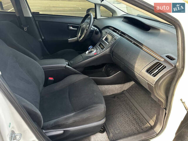 Белый Тойота Приус, объемом двигателя 1.8 л и пробегом 137 тыс. км за 11000 $, фото 9 на Automoto.ua