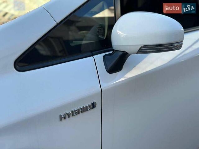 Белый Тойота Приус, объемом двигателя 1.8 л и пробегом 269 тыс. км за 10790 $, фото 9 на Automoto.ua