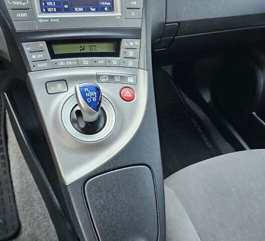 Белый Тойота Приус, объемом двигателя 1.8 л и пробегом 240 тыс. км за 12500 $, фото 16 на Automoto.ua