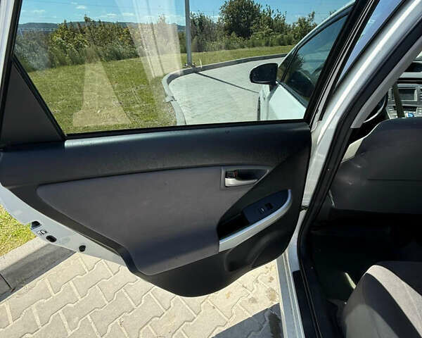 Белый Тойота Приус, объемом двигателя 1.8 л и пробегом 312 тыс. км за 14500 $, фото 15 на Automoto.ua