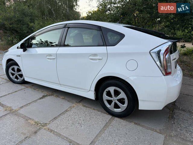 Білий Тойота Пріус, об'ємом двигуна 1.8 л та пробігом 117 тис. км за 13200 $, фото 10 на Automoto.ua