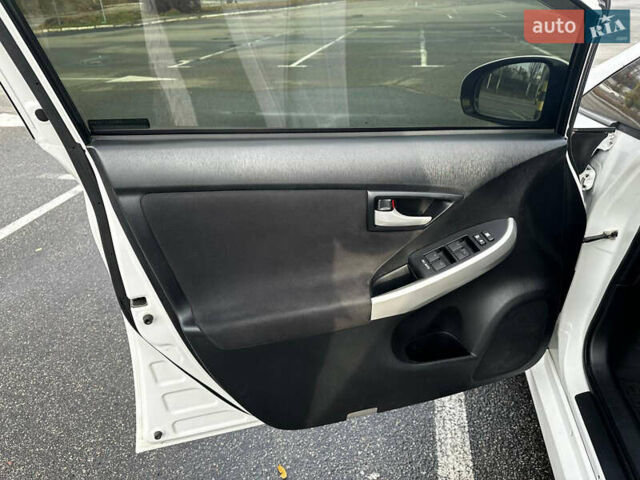 Белый Тойота Приус, объемом двигателя 1.8 л и пробегом 137 тыс. км за 13200 $, фото 7 на Automoto.ua