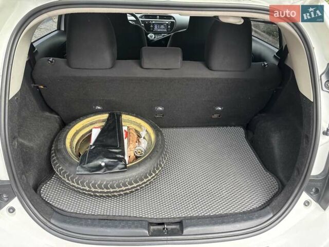 Тойота Приус 2015 в Днепре (Днепропетровске) на Automoto.ua Белый Тойота Приус, объемом двигателя 1.5 л и пробегом 152 тыс. км за 12000 $, фото 17 на Automoto.ua