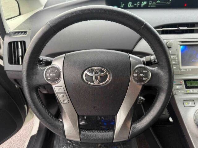 Белый Тойота Приус, объемом двигателя 1.8 л и пробегом 71 тыс. км за 7600 $, фото 6 на Automoto.ua