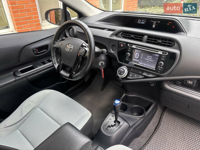 Тойота Приус 2015 в Днепре (Днепропетровске) на Automoto.ua Белый Тойота Приус, объемом двигателя 1.5 л и пробегом 152 тыс. км за 12000 $, фото 12 на Automoto.ua