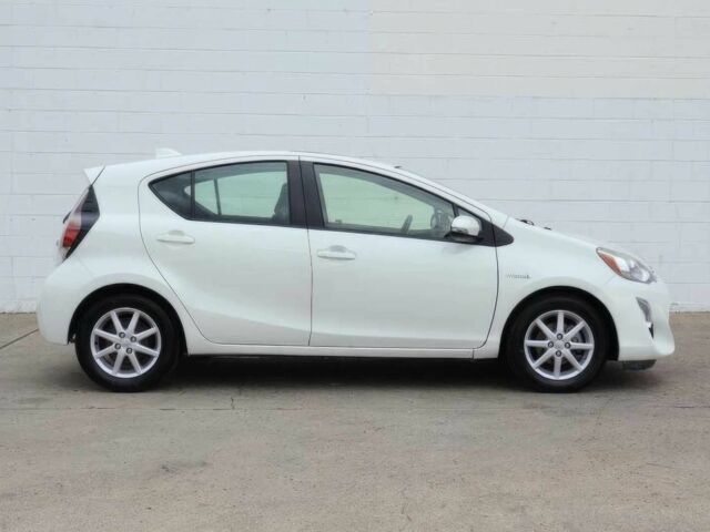 Белый Тойота Приус, объемом двигателя 1.5 л и пробегом 78 тыс. км за 4100 $, фото 4 на Automoto.ua