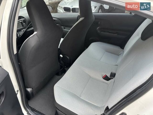 Тойота Приус 2015 в Днепре (Днепропетровске) на Automoto.ua Белый Тойота Приус, объемом двигателя 1.5 л и пробегом 152 тыс. км за 12000 $, фото 13 на Automoto.ua