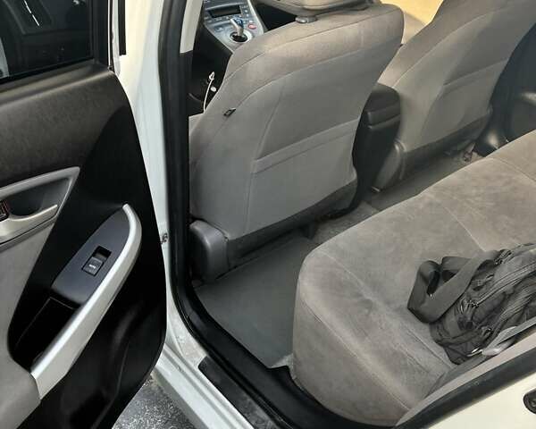 Білий Тойота Пріус, об'ємом двигуна 1.8 л та пробігом 176 тис. км за 15000 $, фото 7 на Automoto.ua