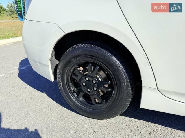 Белый Тойота Приус, объемом двигателя 1.8 л и пробегом 165 тыс. км за 9999 $, фото 2 на Automoto.ua