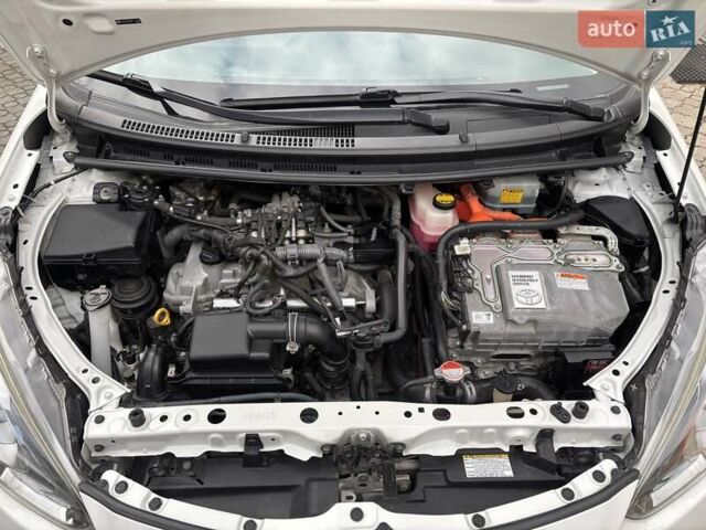 Тойота Приус 2015 в Днепре (Днепропетровске) на Automoto.ua Белый Тойота Приус, объемом двигателя 1.5 л и пробегом 152 тыс. км за 12000 $, фото 9 на Automoto.ua