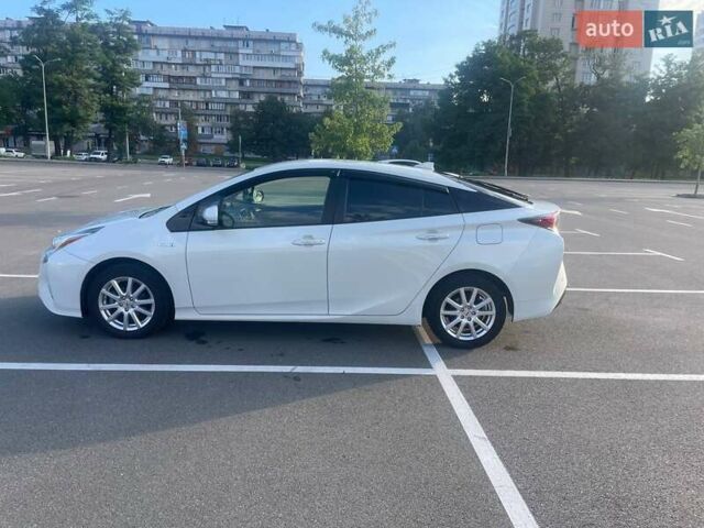 Белый Тойота Приус, объемом двигателя 1.8 л и пробегом 214 тыс. км за 15900 $, фото 10 на Automoto.ua